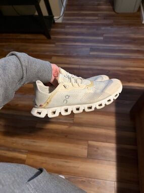 Women’s size 10 on clouds